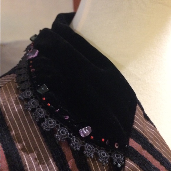 🎉🎉HP🎉🎉 jacket with velvet and beaded trim - Picture 3 of 8